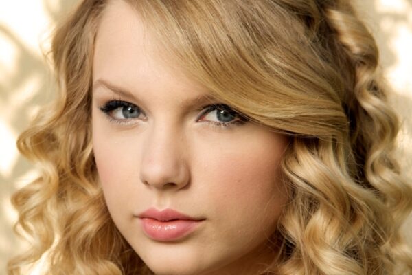 Top 10 Most Popular Singers in America