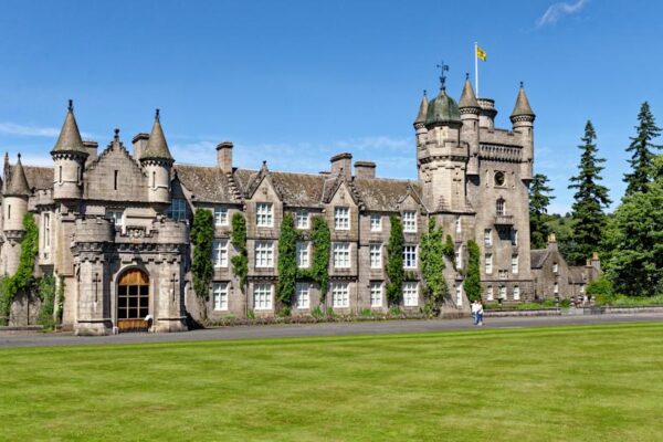 Top 10 Biggest Landowners & Hotels in the World