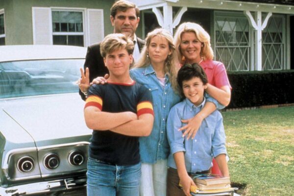 Top 10 90s Sitcoms Everyone Loved