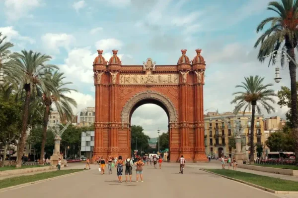 Top 10 Places to Visit in Barcelona That Tourists Love