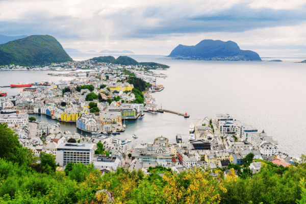 Top 10 Prettiest Cities in the World You Must See