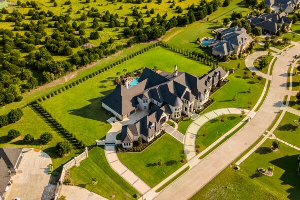 Top 10 Richest Towns in America (Millionaire Hotspots)