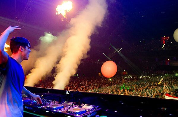 Top 10 Electronic Music Artists Changing the Game