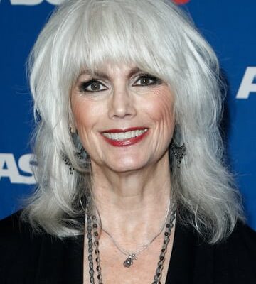 Emmylou Harris’ Top 10 Country-Folk Gems