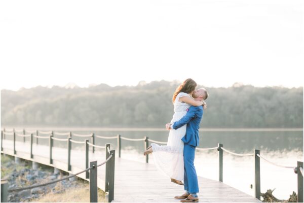 Top 10 Engagement Photo Poses That Go Viral