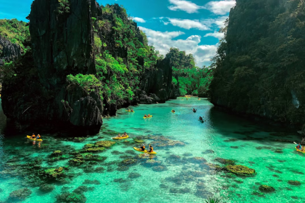 Top 10 Places to Visit in the Philippines (Island Paradise)
