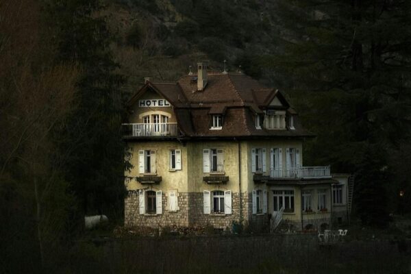 Top 10 Most Haunted Hotels in the USA