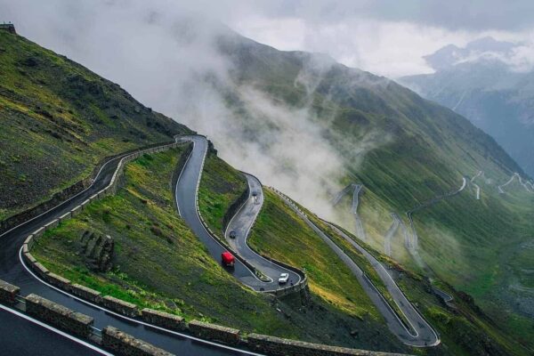 Top 10 Most Dangerous Roads in the World (Extreme Routes)