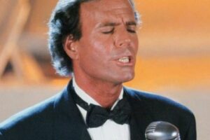 Top 10 Julio Iglesias Songs That Made History
