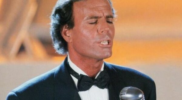 Top 10 Julio Iglesias Songs That Made History