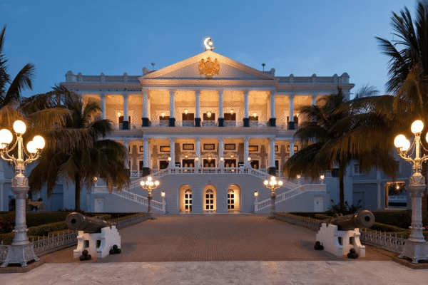 Top 10 Luxury Hotels in India That Redefine Comfort